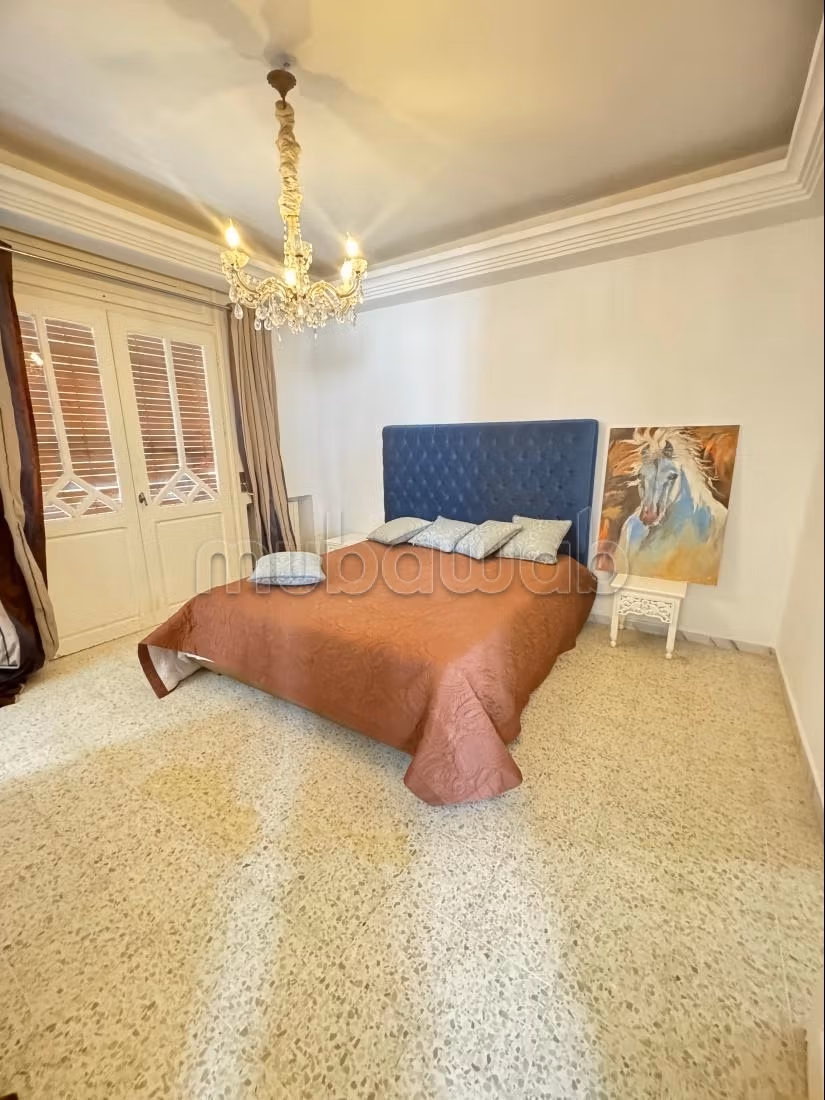 Vente villa de luxe à El Menzah 9c 6chambres agréables. Service de concierge et climatisation