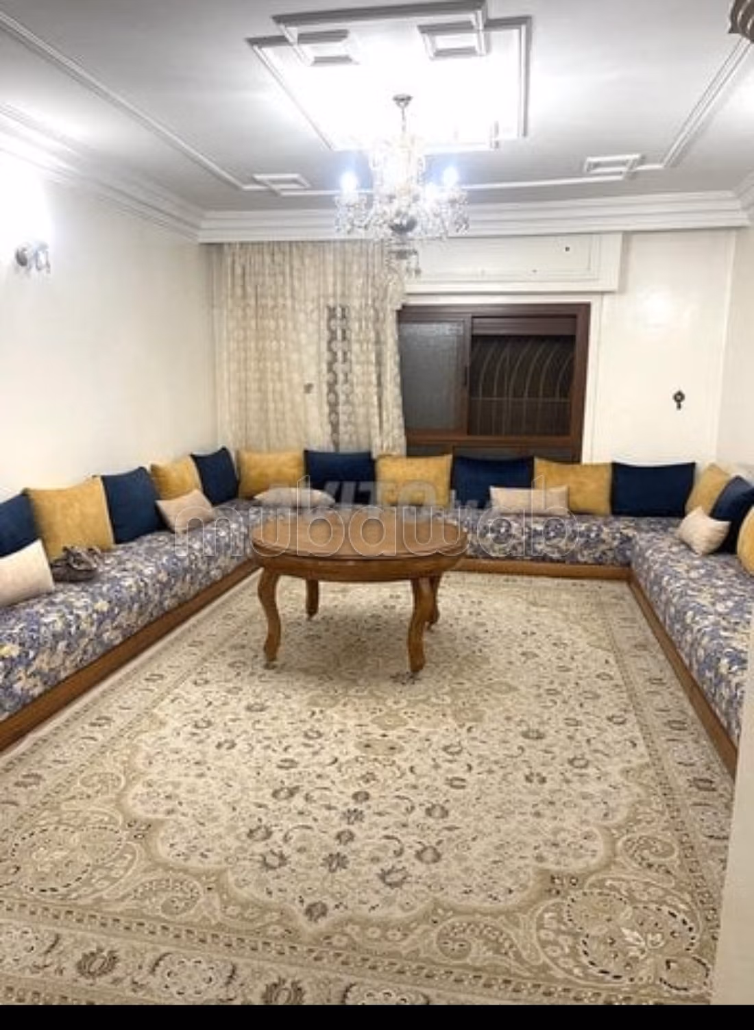 Vente d'un bel appartement à Al Qods. Surface de 108 m². Porte blindée, salon marocain