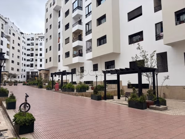 2 camere in una residenza chiusa e sicura