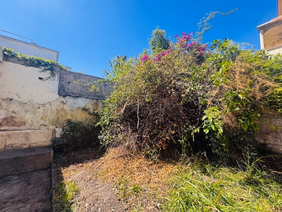 Villa comercial sobre el bulevar Nador raro
