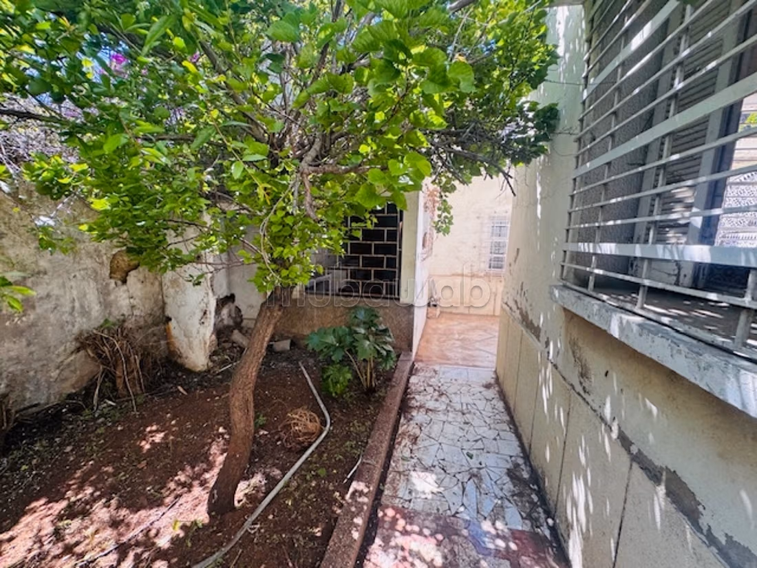 Villa comercial sobre el bulevar Nador raro