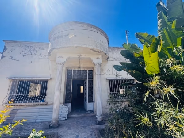 Villa comercial sobre el bulevar Nador raro