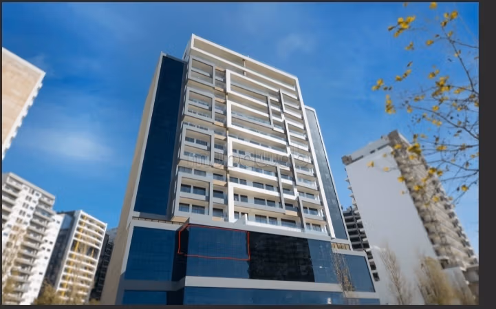 Location de bureaux à Tanger City Center. 
Surface totale 75 m². 
Vue exceptionnelle sur les montagnes, porte blindée