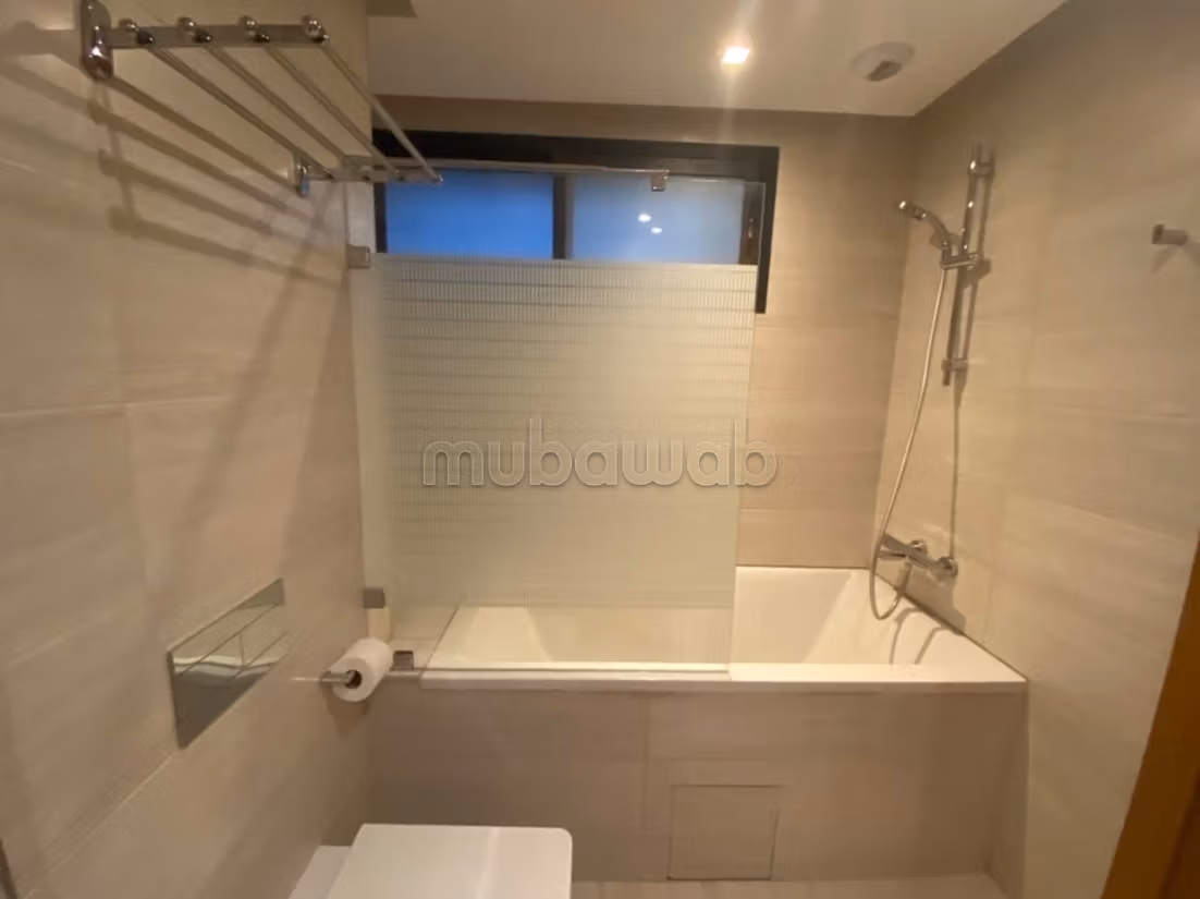 Appartement à louer à Casablanca Finance City.
Surface totale 140 m².
Bien meublé — 2