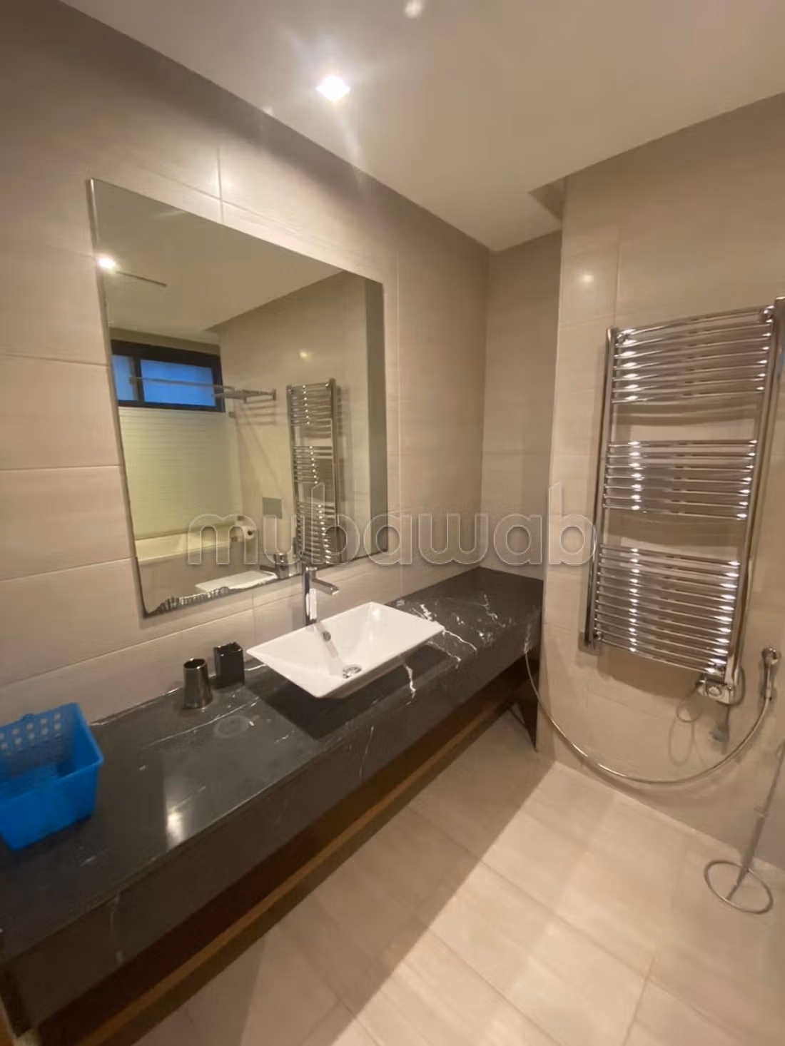 Appartement à louer à Casablanca Finance City.
Surface totale 140 m².
Bien meublé — 4