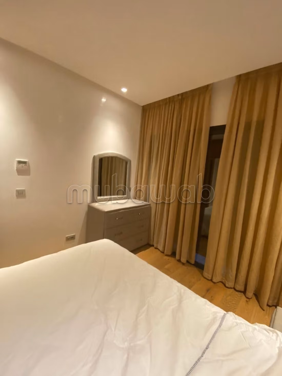 Appartement à louer à Casablanca Finance City.
Surface totale 140 m².
Bien meublé — 5