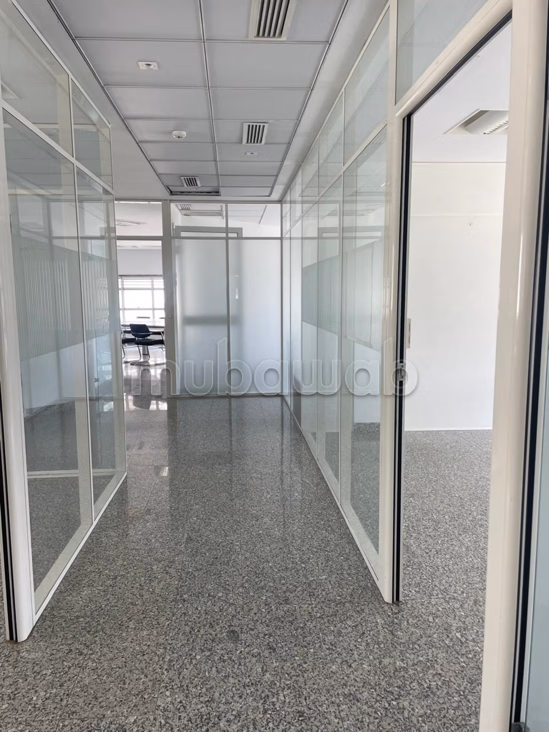 Location bureau de 330 m2 au lac 1