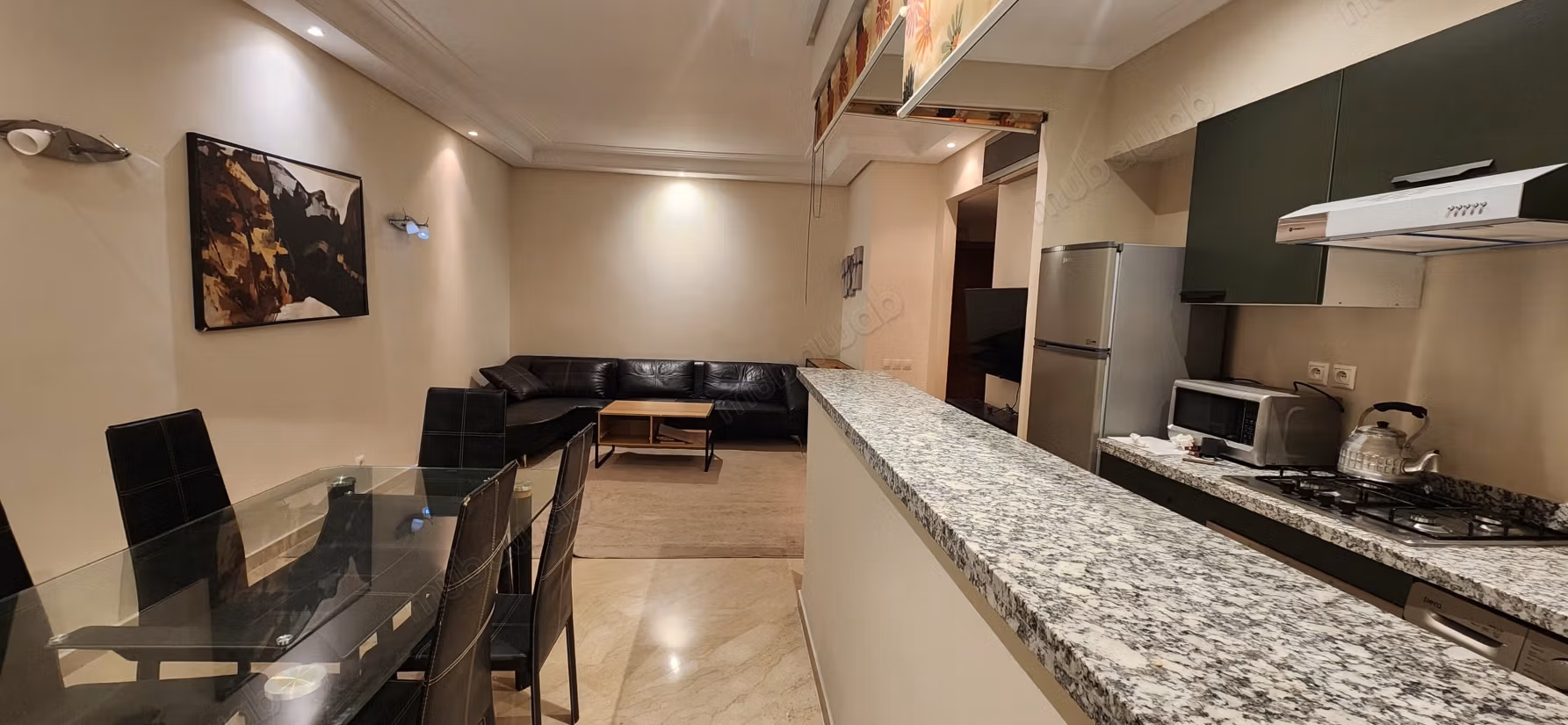 Recently renovated studio on Socrate for rent