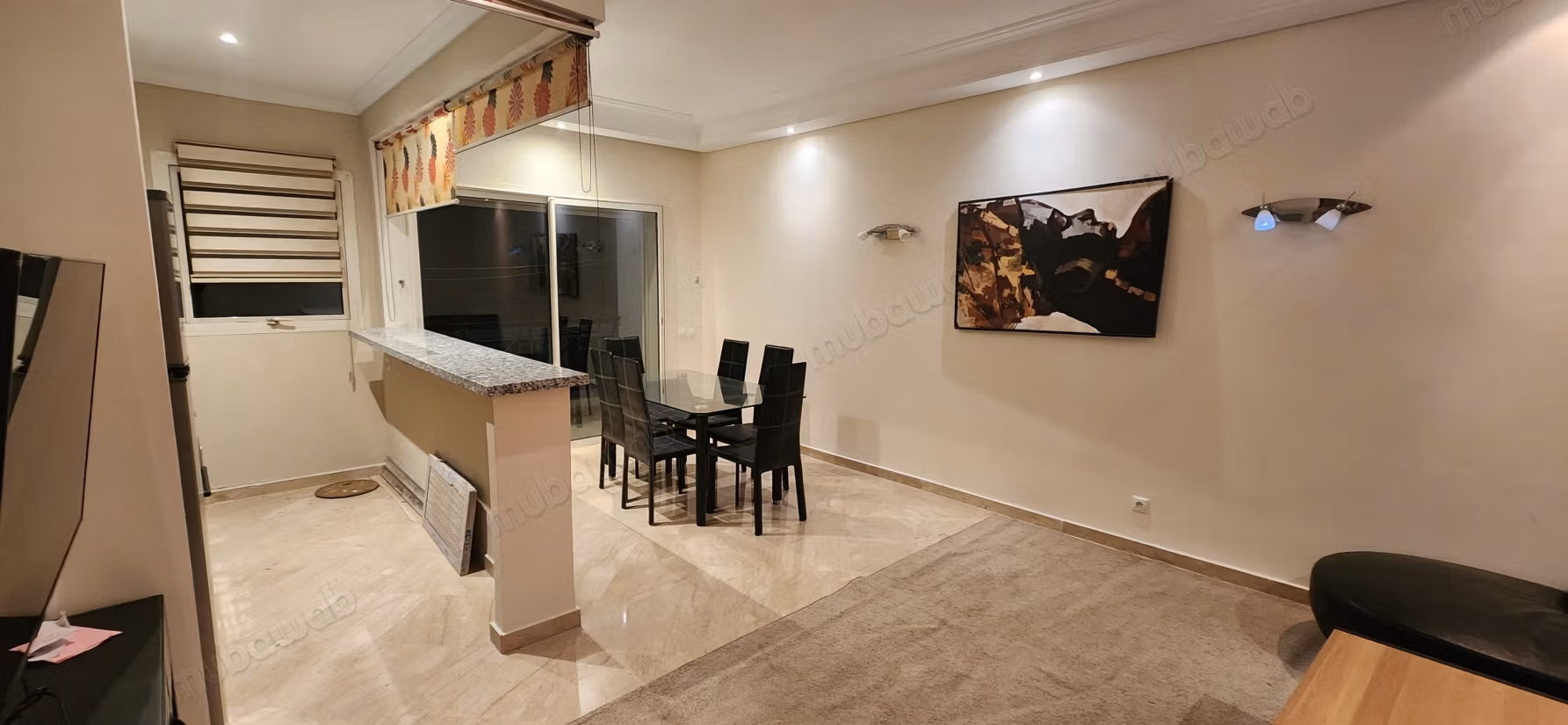 Recently renovated studio on Socrate for rent