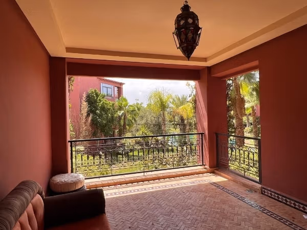 Bel appartement à vendre à Route d'ourika 
residance 2 piscine. Surface totale 130 m². Bien placé 
Agdal