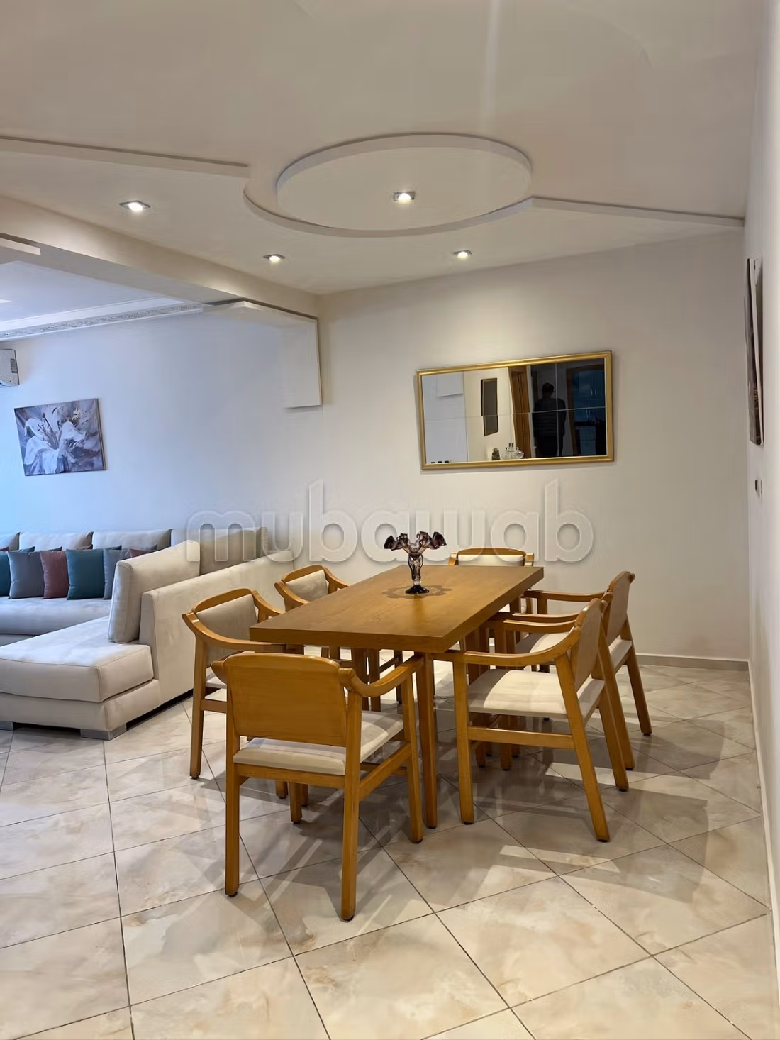 Appartement en location. 8 pièces. Bien meublé — 2