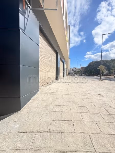 Local commercial en location à Hay El Menzah.
Superficie 100 m²