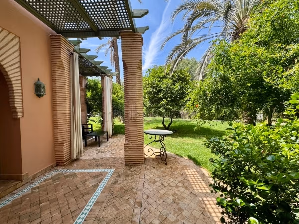 Apartamento de 2 Habitaciones con Jardín Magnífico