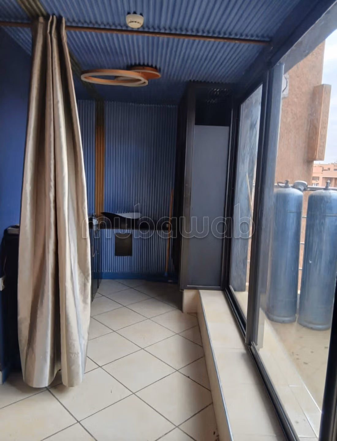 Local commercial à vendre à Guéliz.
Superficie 125 m².
Double vitrage et chauffage central