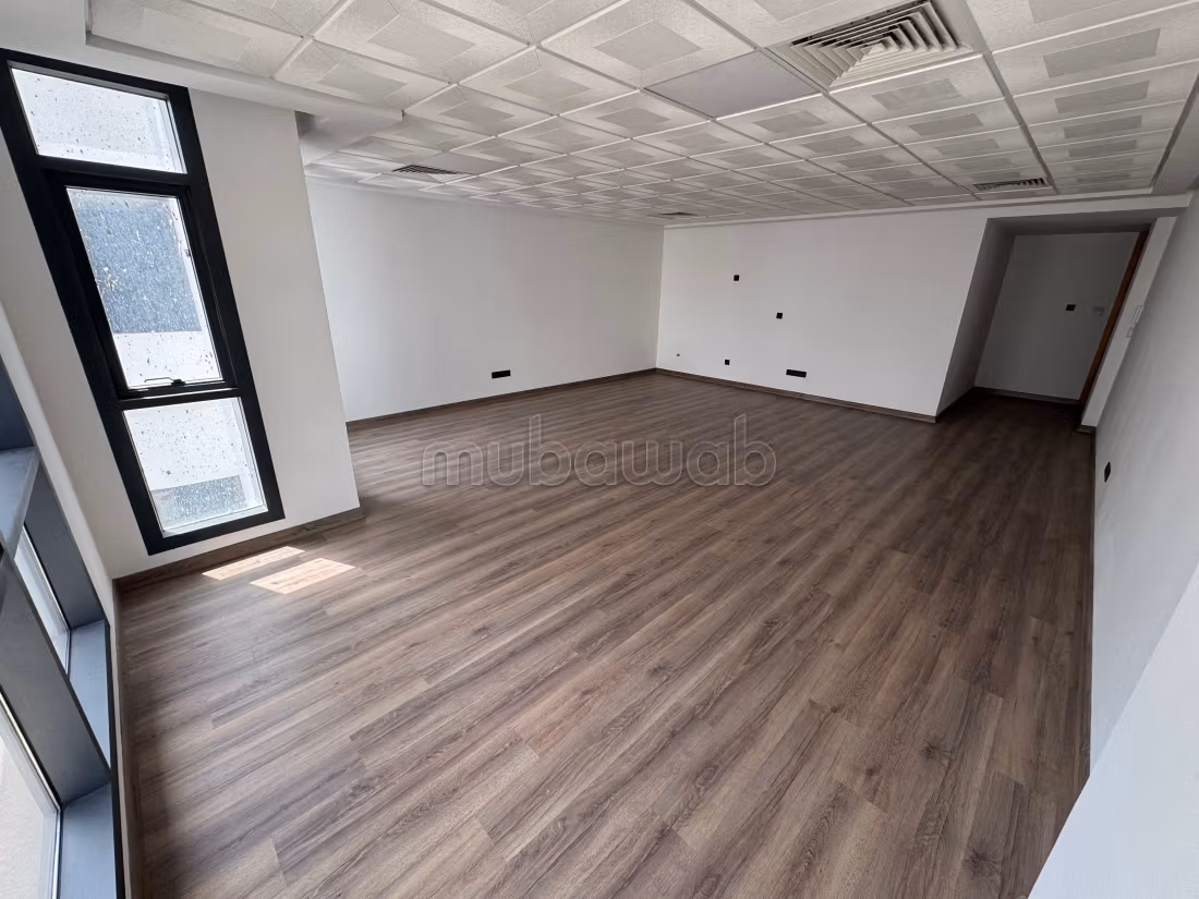 Beaux bureaux à louer à Socrate.
Surface de 61 m² - Поглед 2