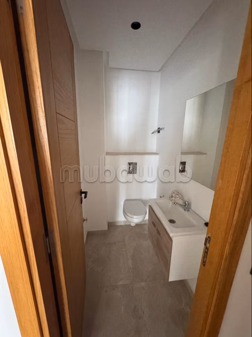 Beaux bureaux à louer à Socrate.
Surface de 61 m² - Поглед 4