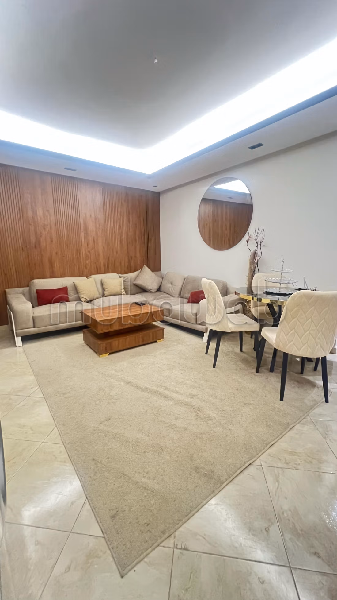 Appartement de vacances à louer en Centre. 
Surface de 600 m². 
Ascenseur et stationnement