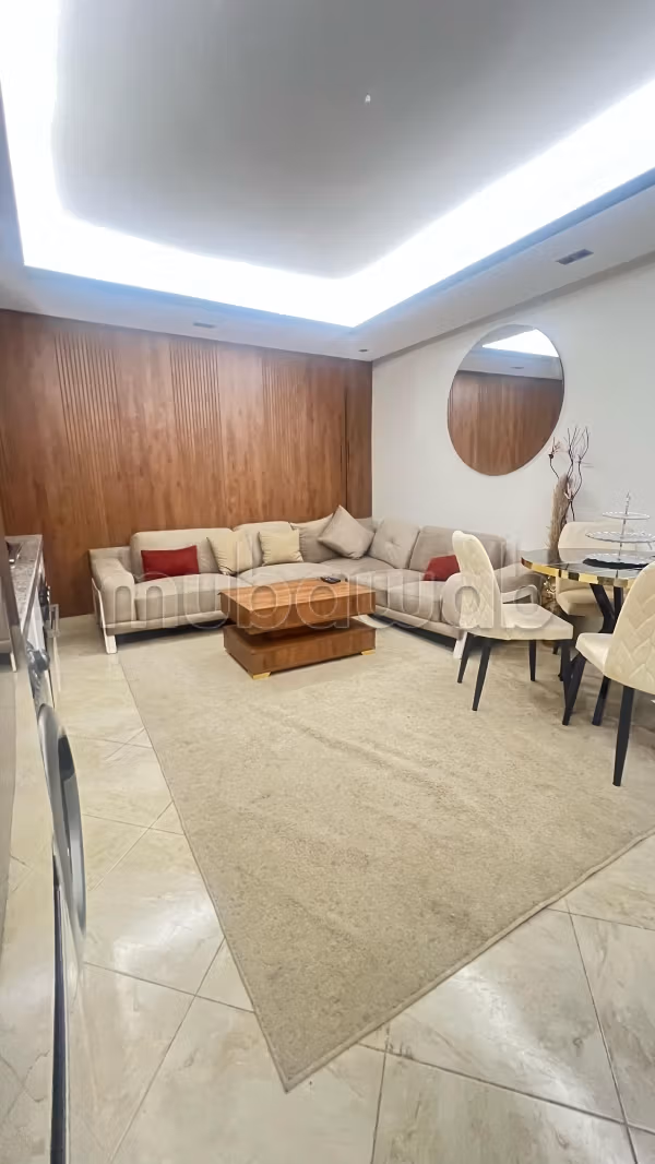 Appartement de vacances à louer en Centre. 
Surface de 600 m². 
Ascenseur et stationnement
