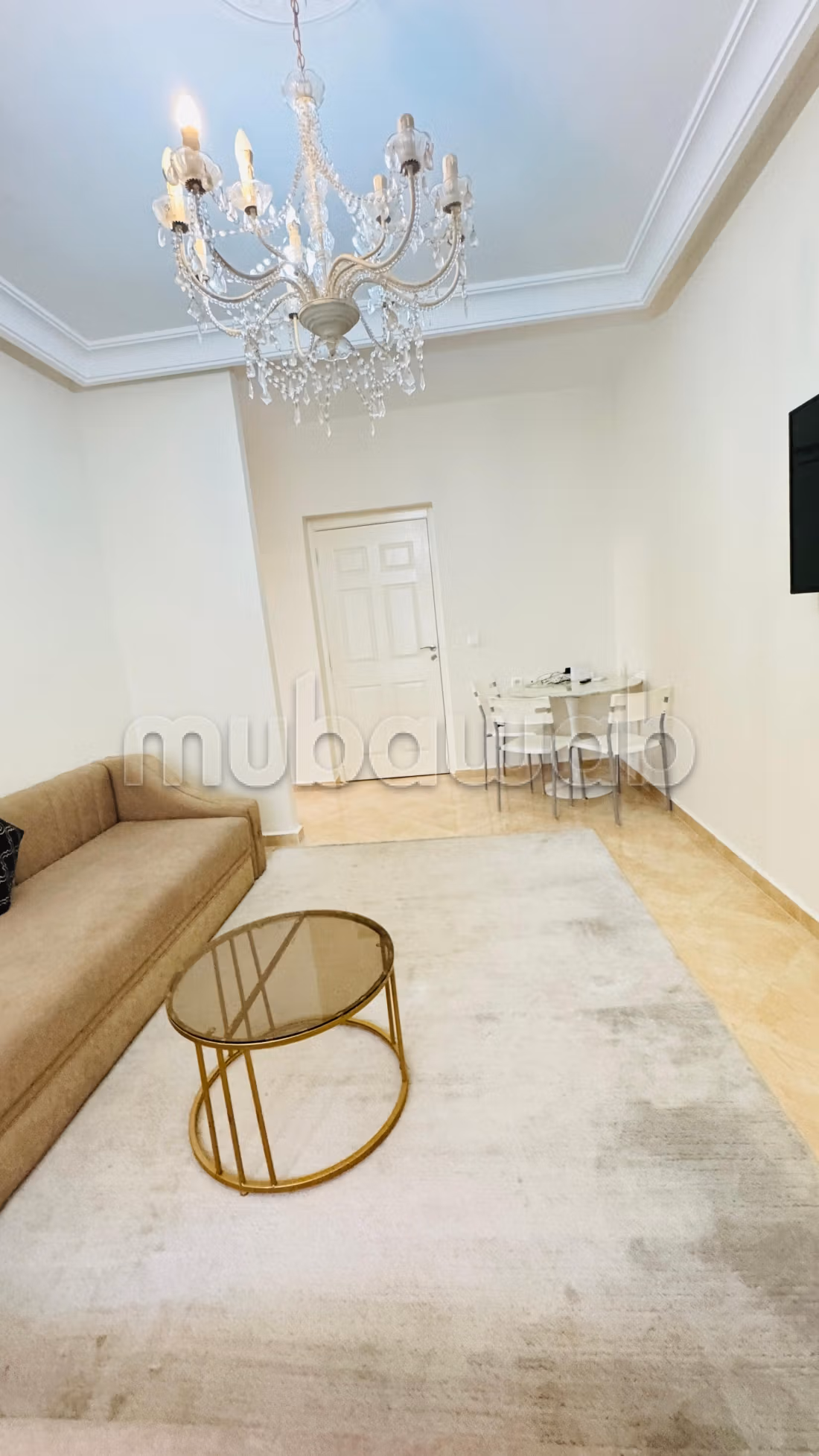 Appartements à louer à Tanja Balia. 
3 pièces. 
Terrasse et ascenseur