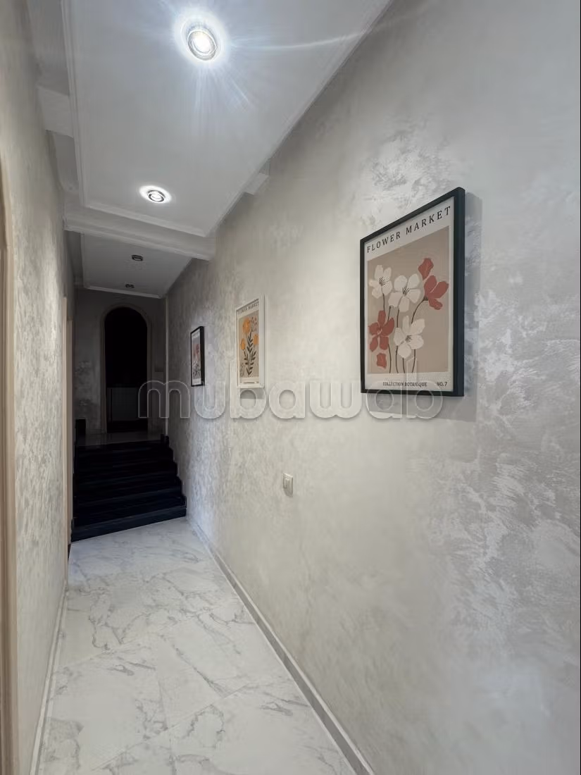 Bel appartement en location à Riyad.
2 chambres.
Salon marocain traditionnel