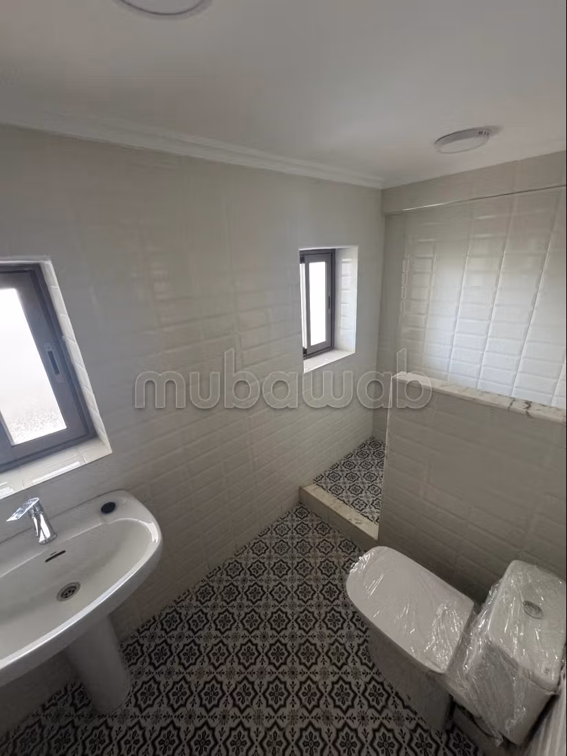 Bel appartement en location à Riyad.
2 chambres.
Salon marocain traditionnel — 5