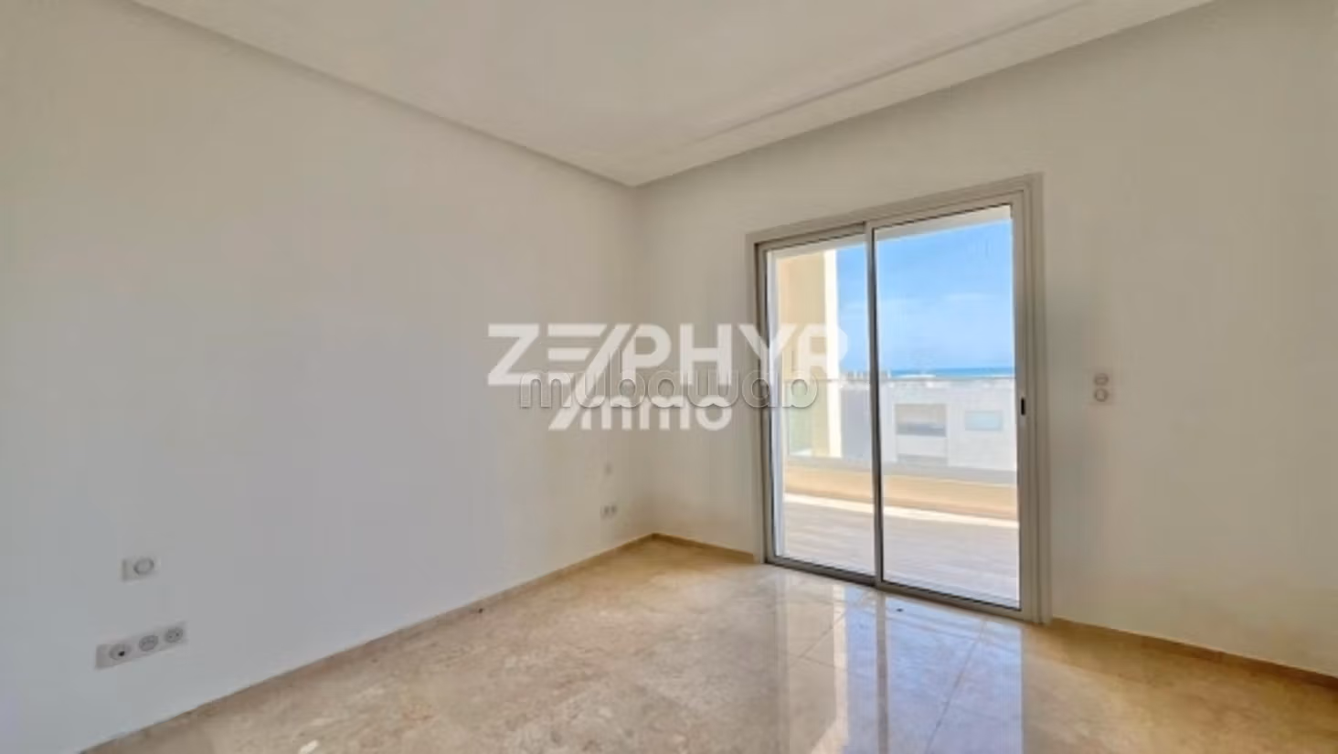 For rent S3 empty with sea view in Gammarth