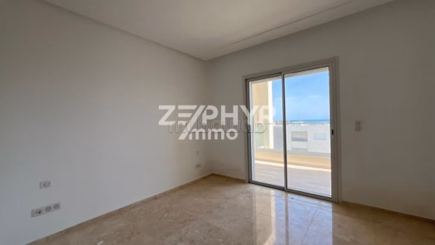 For rent S3 empty with sea view in Gammarth
