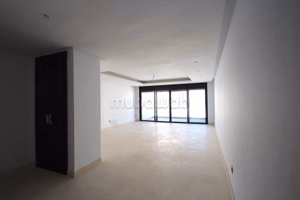 Louez cet appartement à Ain Diab. 3 pièces confortables. Service de concierge et climatisation — 2