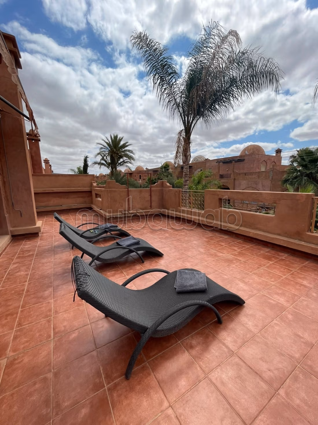 Compra Venta Villa con piscina privada