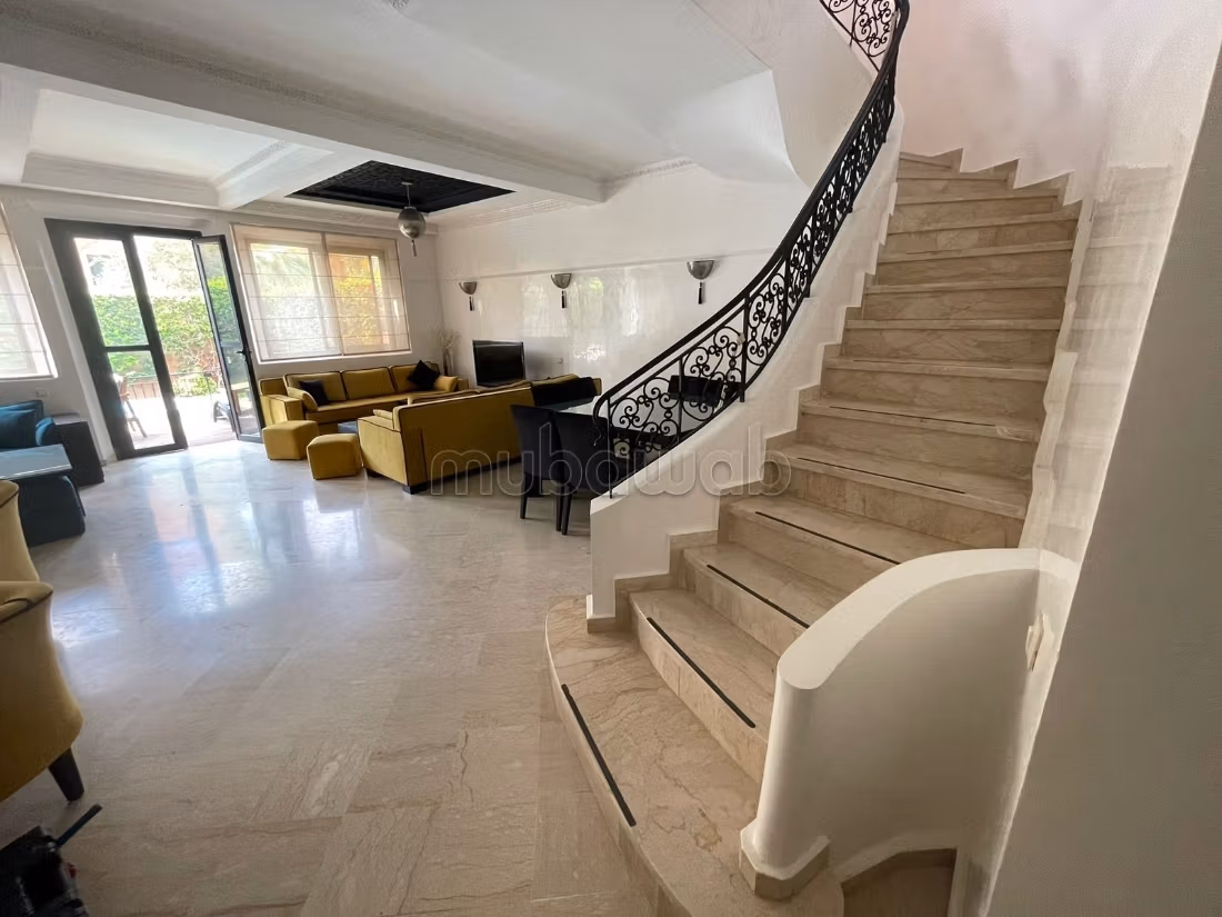 Compra Venta Villa con piscina privada