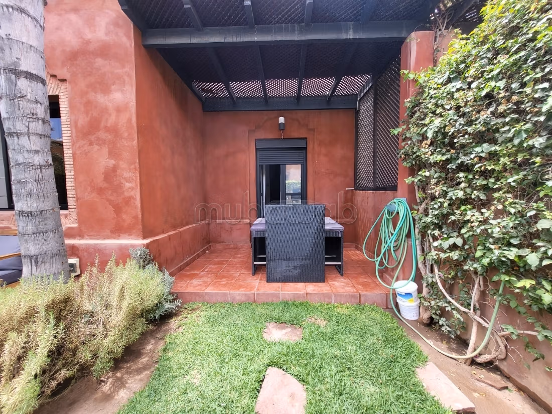 Compra Venta Villa con piscina privada