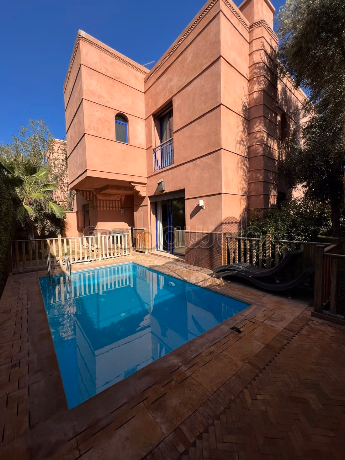 Villa 300m Arredata in Via di Casa