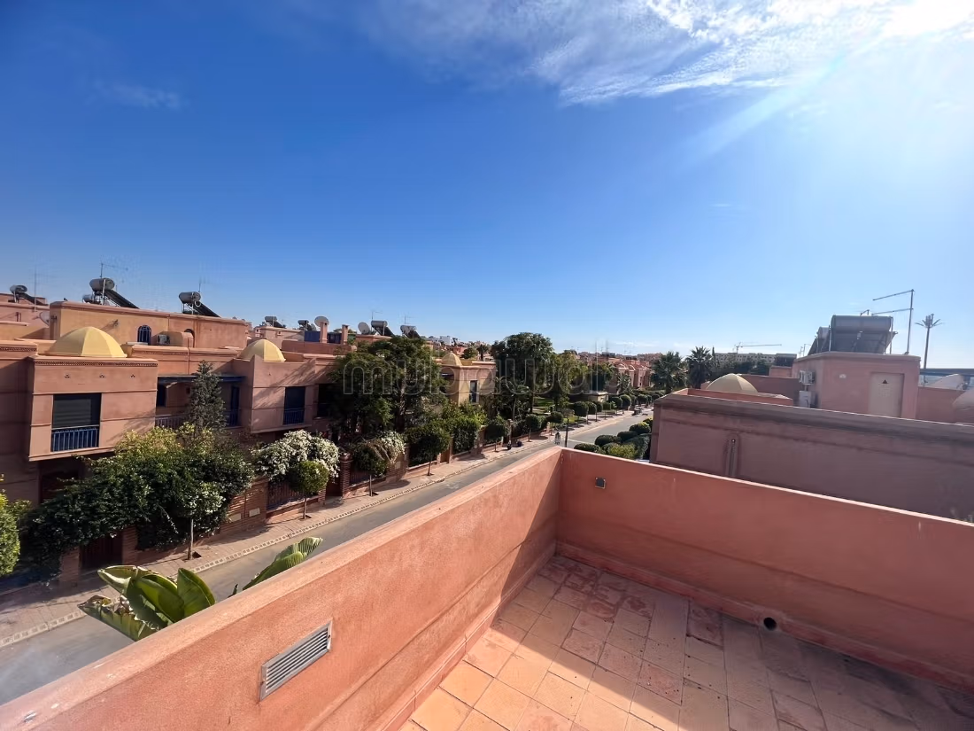 Villa 300m Arredata in Via di Casa