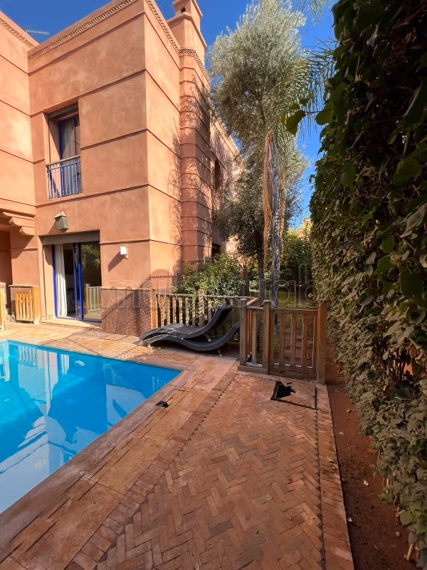 Villa 300m Meublé A Route de Casa