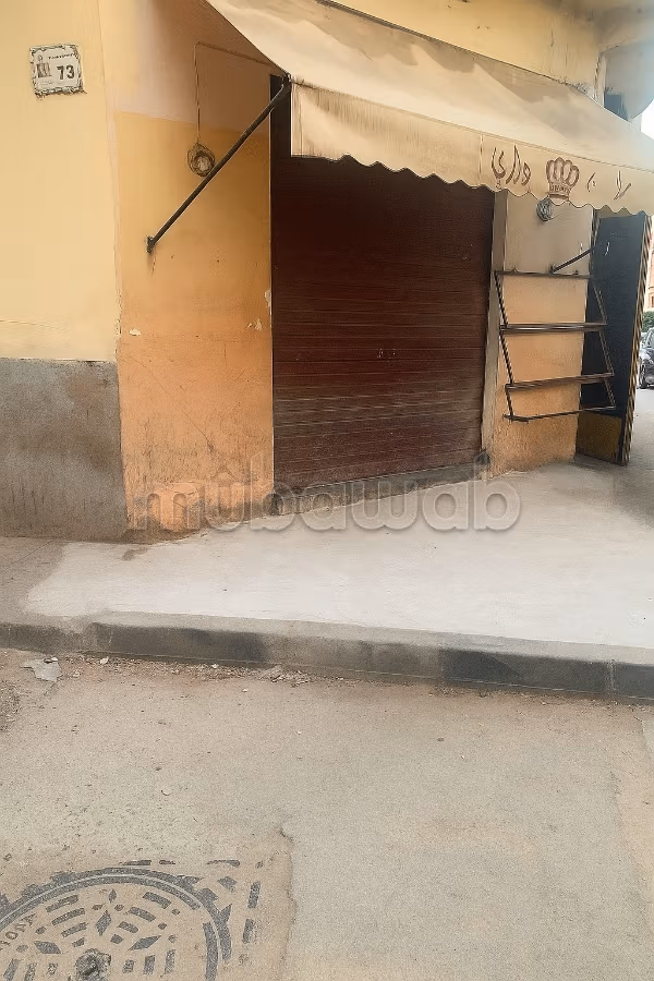 Vend local commercial à Souani. Surface totale 42 m²