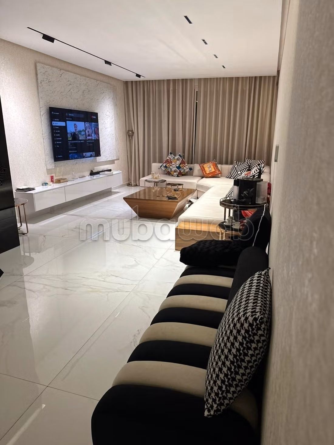 Luxury apartment of 140 m² without direct view and sunny