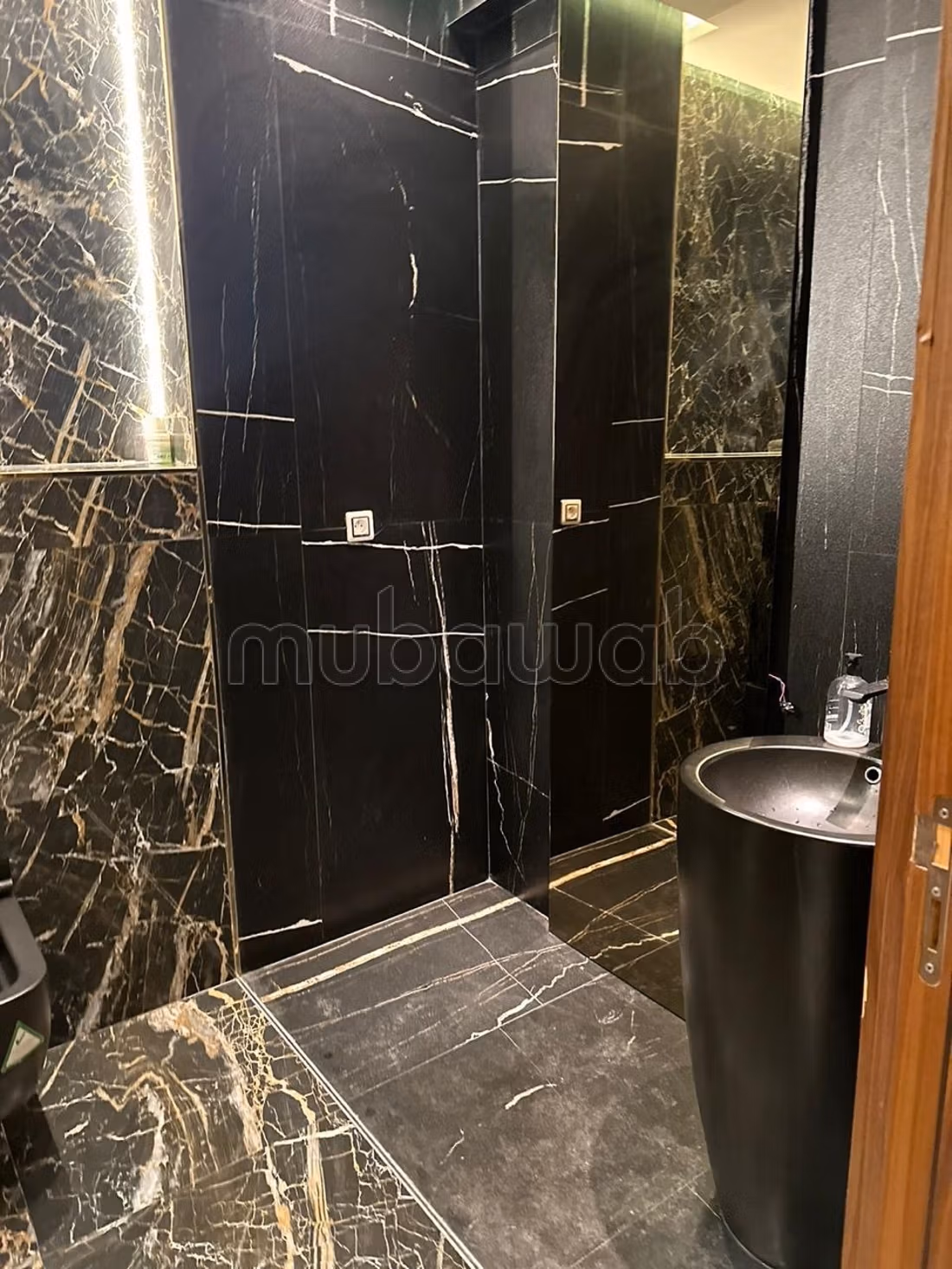 Luxury apartment of 140 m² without direct view and sunny