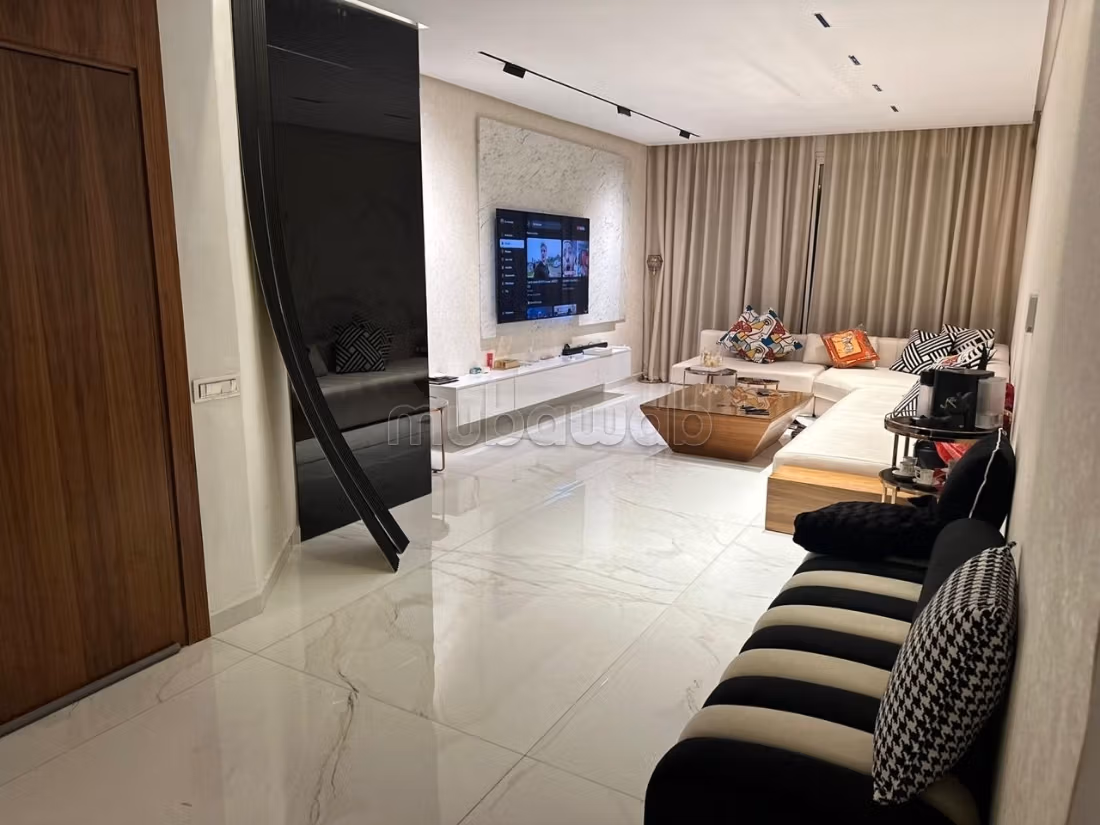 Luxury apartment of 140 m² without direct view and sunny