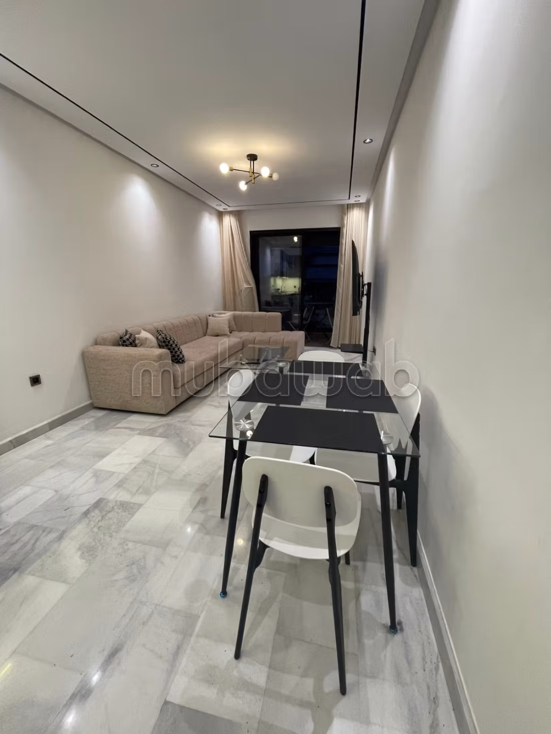 Appartement en location à Palmier. 
1 chambre. 
Bien meublé