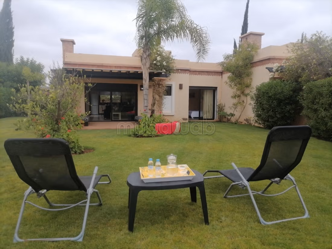Belle villa avec piscine à Diyar Shamsi 
Agadir