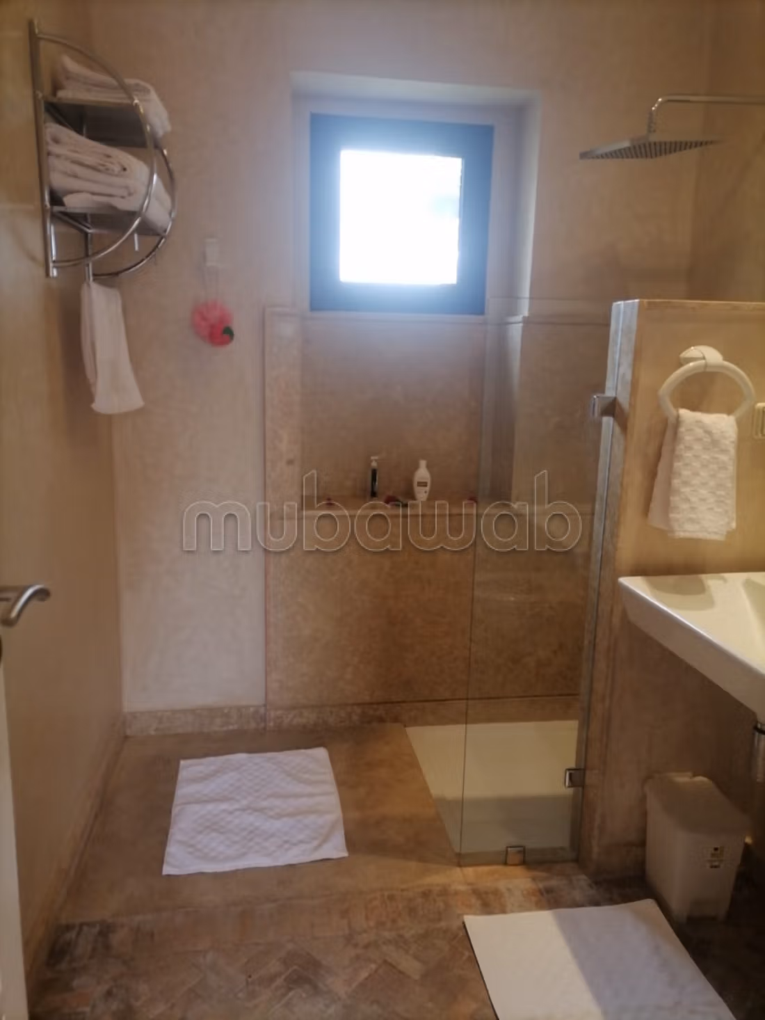 Belle villa avec piscine à Diyar Shamsi 
Agadir