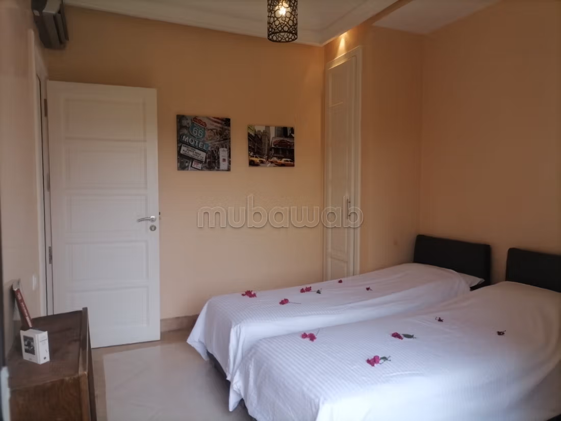 Belle villa avec piscine à Diyar Shamsi 
Agadir