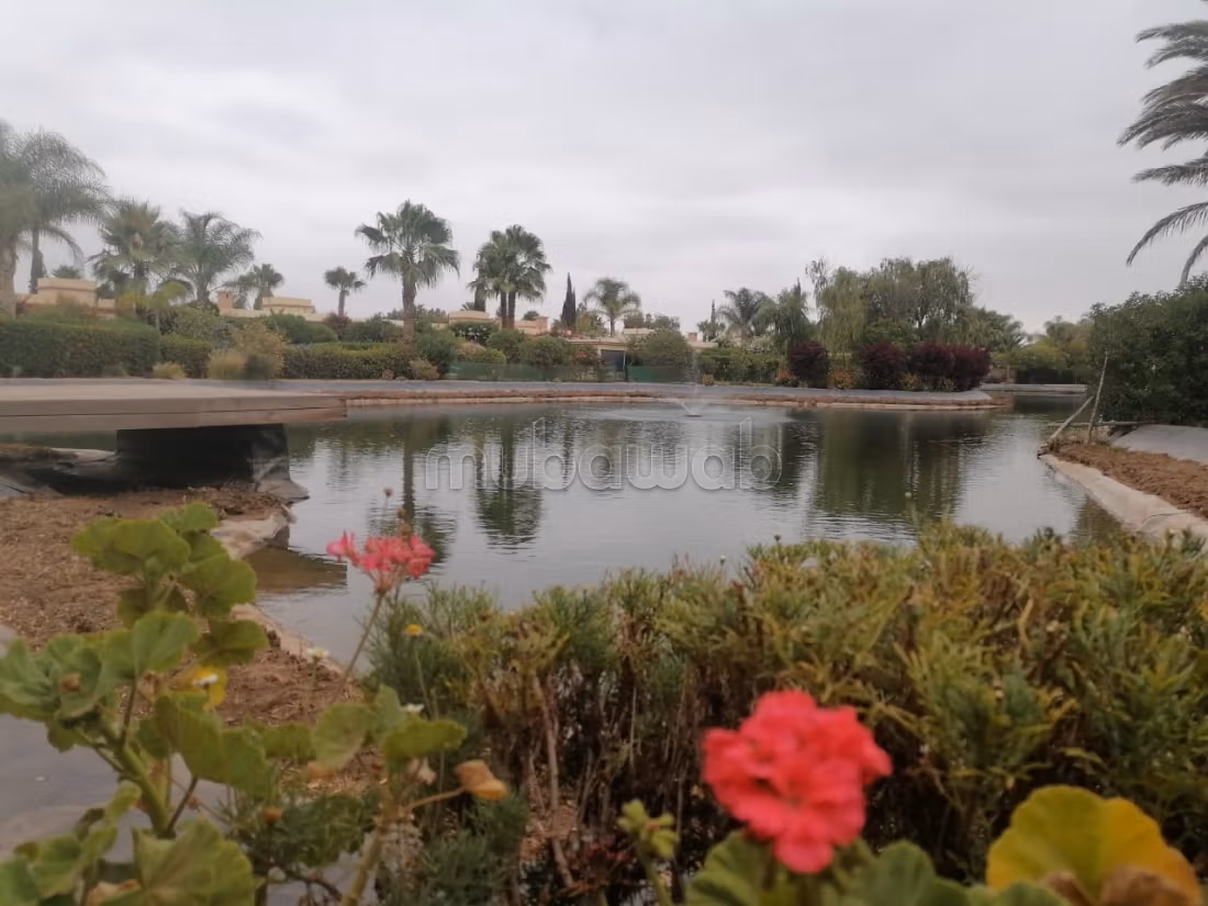 Belle villa avec piscine à Diyar Shamsi 
Agadir