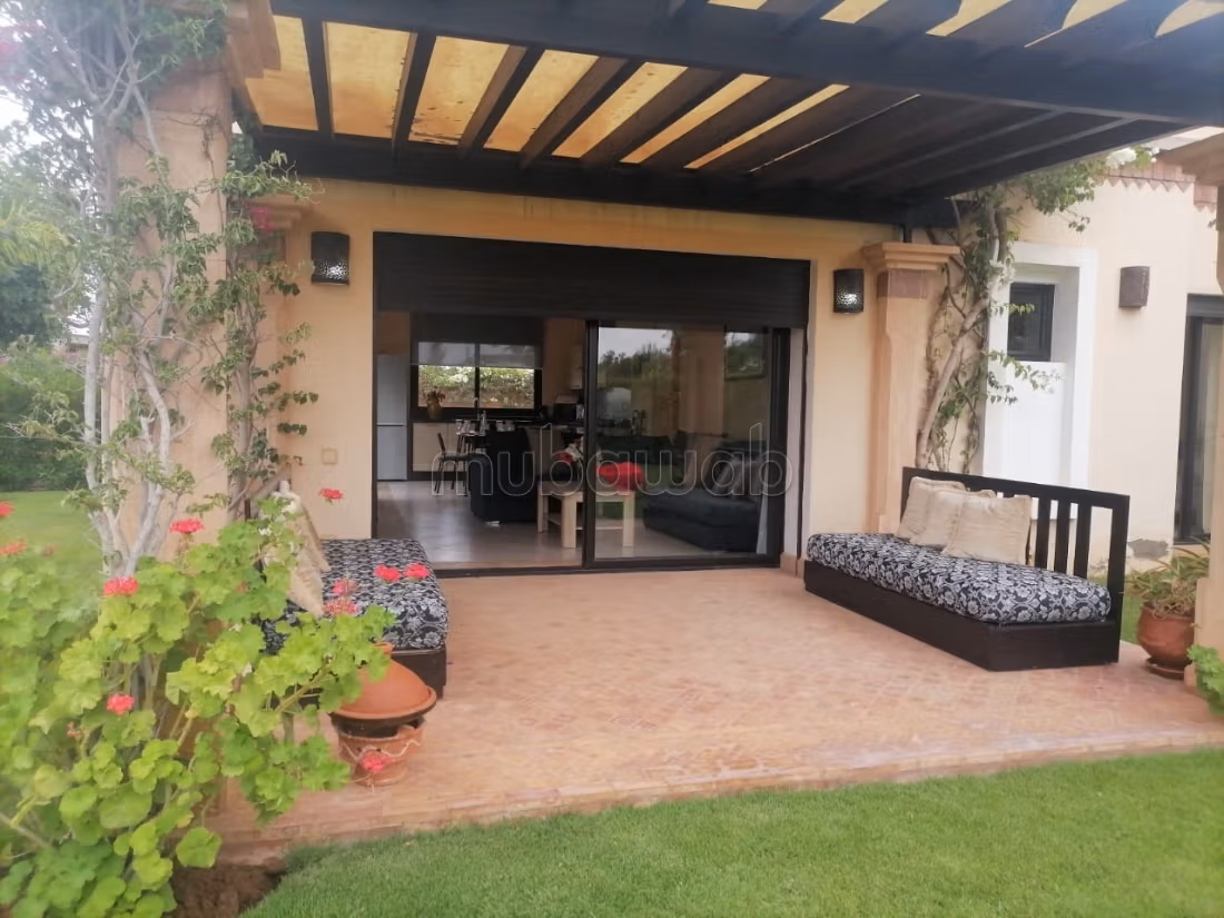 Belle villa avec piscine à Diyar Shamsi 
Agadir