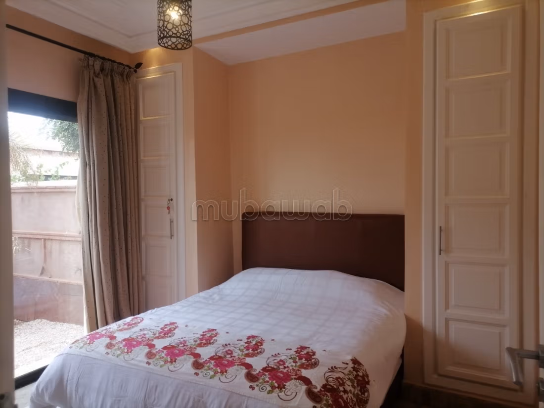 Belle villa avec piscine à Diyar Shamsi 
Agadir