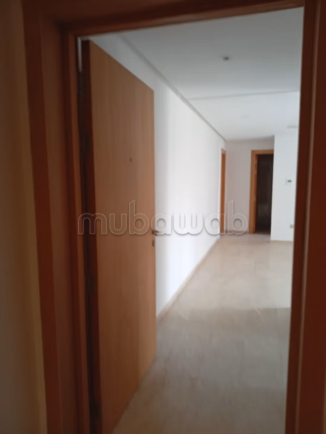 Bel appartement en location à Agdal. 
Surface de 95 m². 
Ascenseur et terrasse