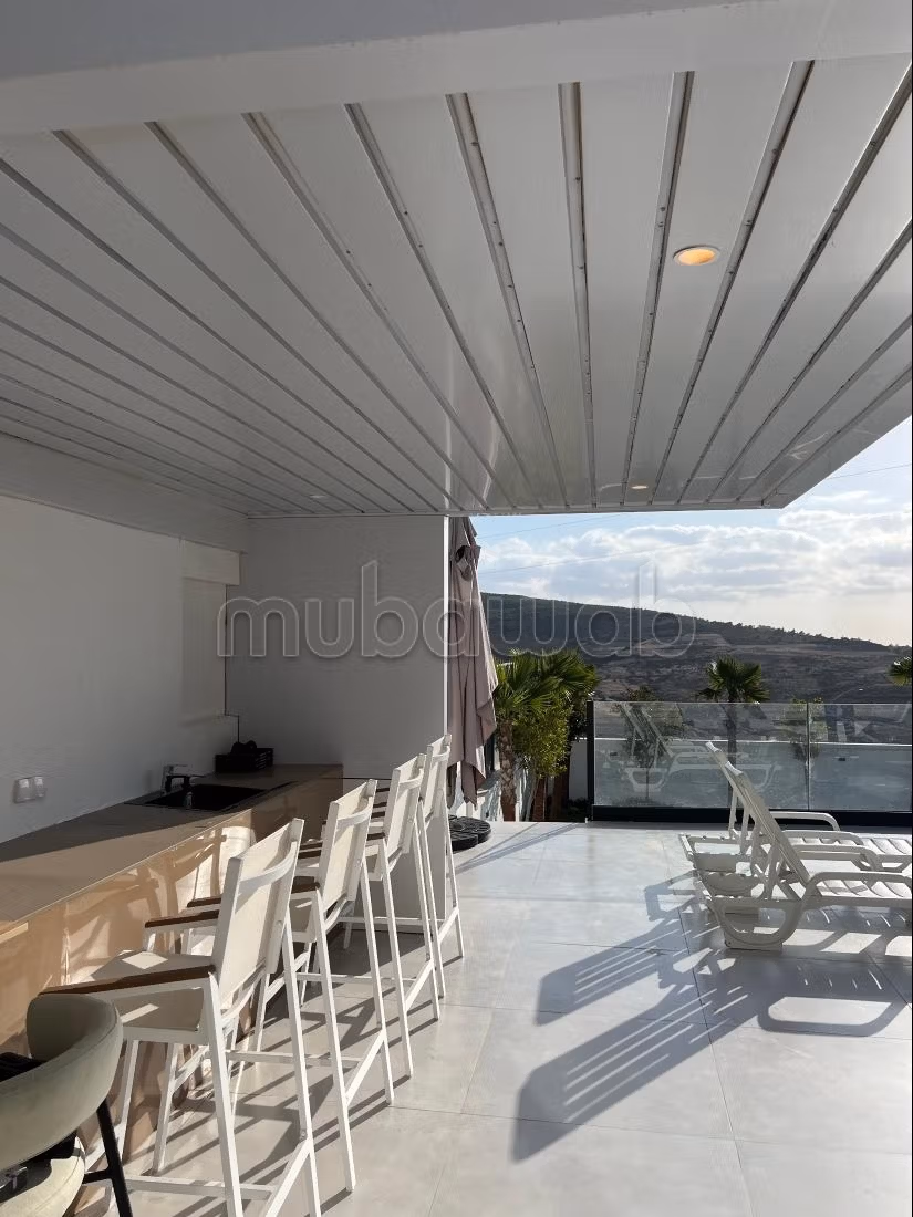 Location saisonnière villa haut standing à Manar. 5 grandes pièces. Vue sur les montagnes, double vitrage