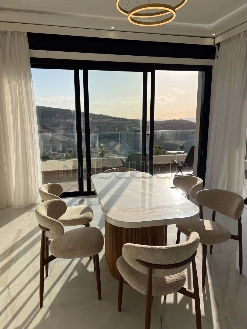 Location saisonnière villa haut standing à Manar. 5 grandes pièces. Vue sur les montagnes, double vitrage