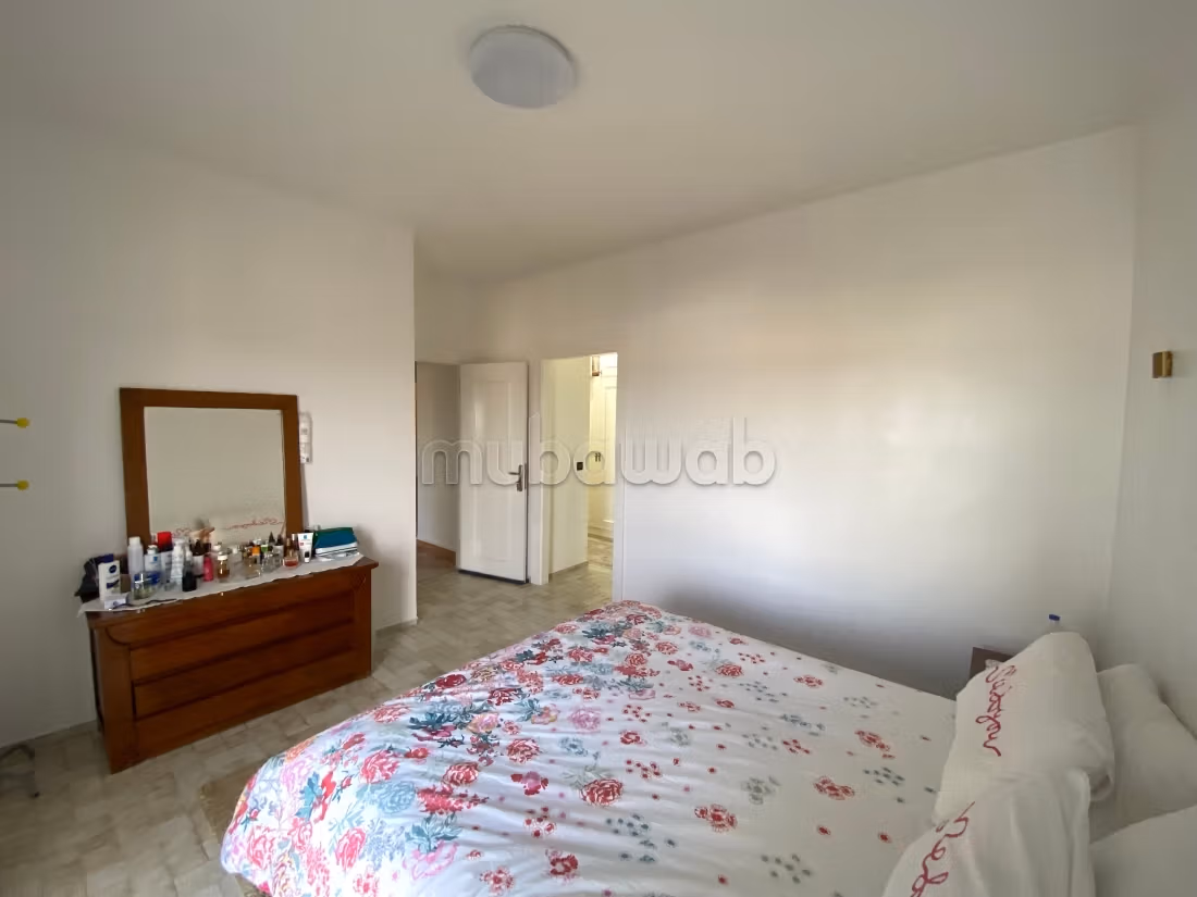 Bel appartement à vendre à hay riad. Surface de 155 m². Grande terrasse