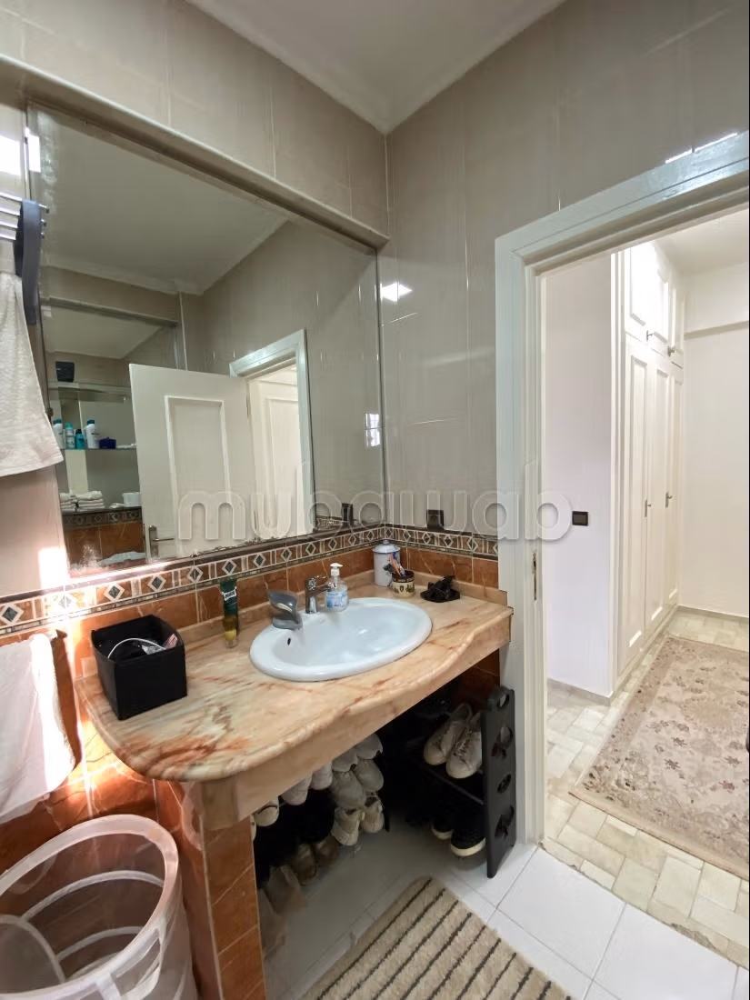 Bel appartement à vendre à hay riad. Surface de 155 m². Grande terrasse